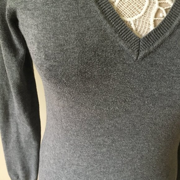 Tommy Hilfiger Gray V-neck Sweater - Picture 6 of 10
